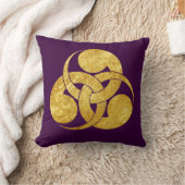 オタマジャクシの月曜日のフェイクな金ゴールドの日本のな武士の一族 クッション (ブランケット)