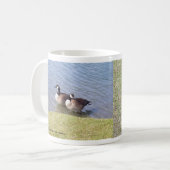 オタワの川に沿うカナダのガチョウ コーヒーマグカップ (正面左)