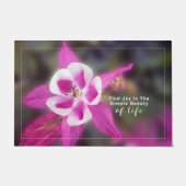 オダマキ（植物）エレガントピンクの花と引用文 ドアマット (正面)