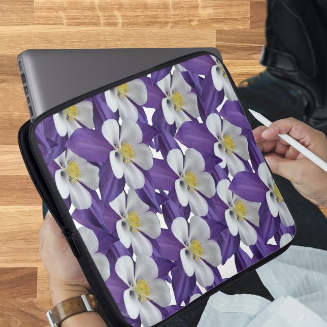 オダマキ（植物）花柄 ラップトップスリーブ (Columbine Flower Pattern Laptop Sleeve)