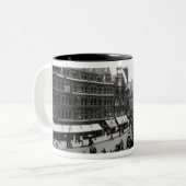 オックスフォードの通りからのトテナム裁判所の道、 ツートーンマグカップ (正面左)