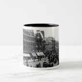 オックスフォードの通りからのトテナム裁判所の道、 ツートーンマグカップ (中央)