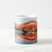 オットウェイ湖の夕日の下 – Yosemite コーヒーマグカップ (中央)