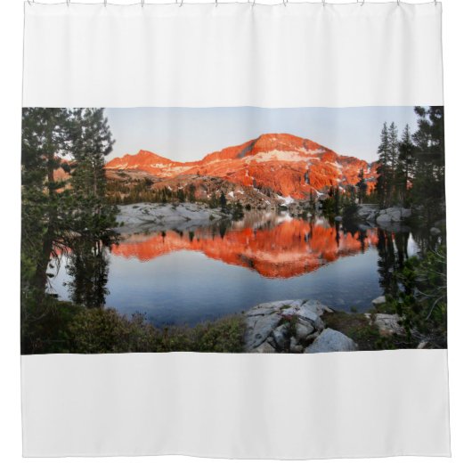 オットウェイ湖の夕日の下 – Yosemite シャワーカーテン (正面)