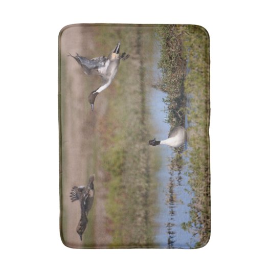 オナガガモのアヒルの飛行 バスマット (正面縦)