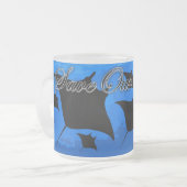 オニイトマキエイ-私達の海洋を救って下さい フロストグラスマグカップ (正面左)