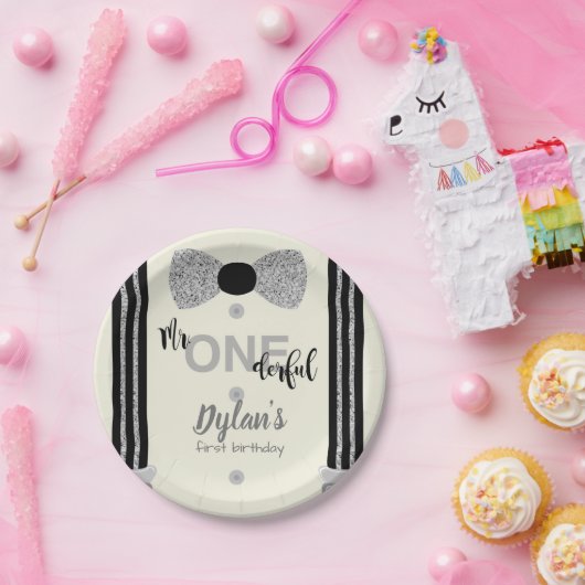 オネダーフル氏の黒と銀の蝶ネクタイ ペーパープレート (パーティー)