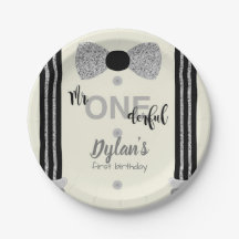 オネダーフル氏の黒と銀の蝶ネクタイ