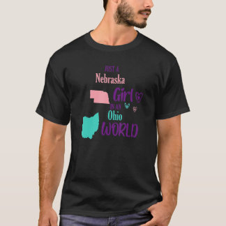 オハイオの世界でただのネブラスカ娘であることを誇りに思う女の子 Tシャツ