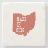 オハイオの形のバッキー州で作られる赤いオハイオ生まれアン ストーンコースター (正面)