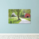 オハイオ州ベルリンの近くの赤い納屋と農家。 キャンバスプリント (インサイチュ (ウッドフロア))