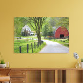 オハイオ州ベルリンの近くの赤い納屋と農家。 キャンバスプリント (インサイチュ (リビング))