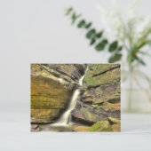 オハイオ州ホッキングヒルズの壊れた岩の滝 ポストカード (スタンド正面)