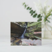 オハイオ州ホッキングヒルズの壊れた岩の滝 ポストカード (スタンド正面)