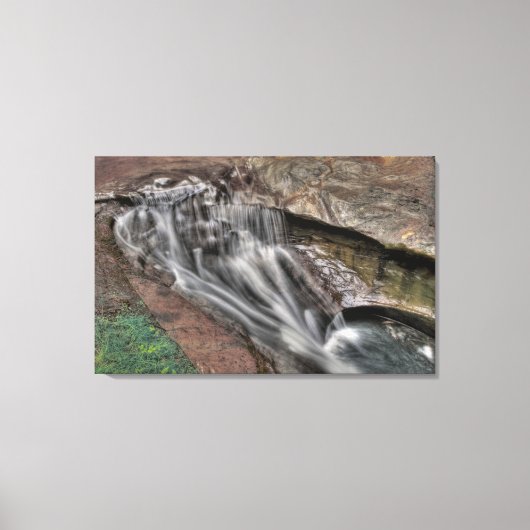 オハイオ州ホッキングヒルズ，デビルズバスタブ キャンバスプリント (正面)