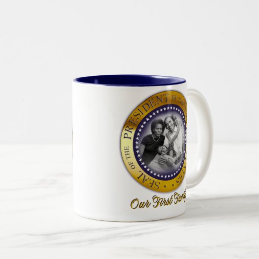 オバマの大統領のなシールのポートレート ツートーンマグカップ (正面右)