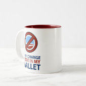 オバマ無し: あなたの変更は私の財布にありません ツートーンマグカップ (正面左)