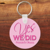 オバマYES私たちはピンクにした – Keychain キーホルダー (正面)