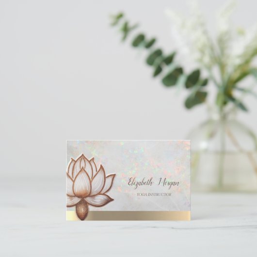 オパールエレガントホログラフィック金ゴールド、ブラウンロータス、ヨガ 名刺 (スタンド正面)