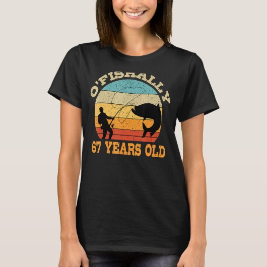 オフィシャリー67歳魚釣り誕生日テーマパー Tシャツ (正面)