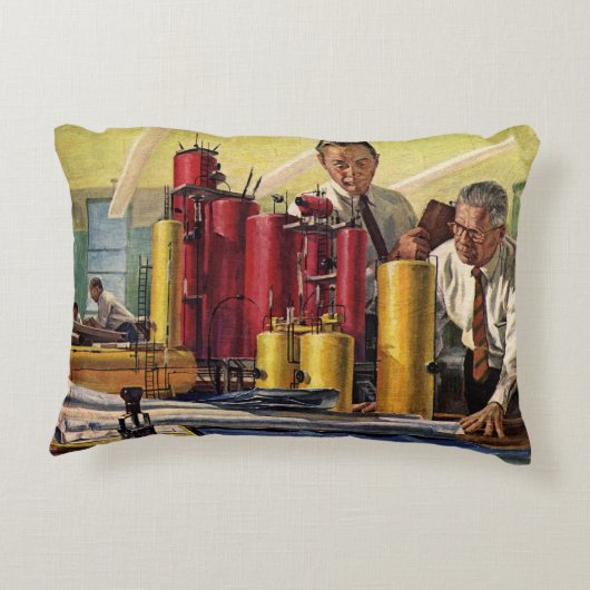 オフィスで作業する設計者、ヴィンテージビジネス アクセントクッション (裏面)