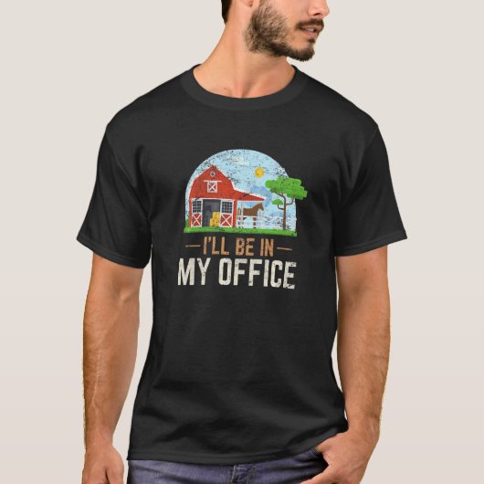 オフィスにいます 農場 馬 馬術 馬乗り Tシャツ (正面)