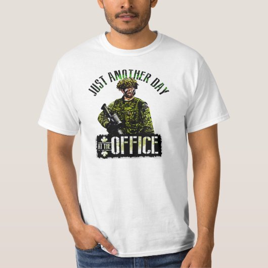 オフィスのカナダの兵士日 Tシャツ (正面)