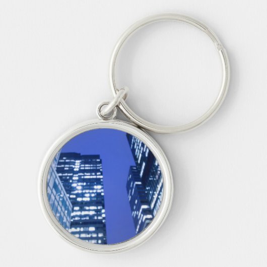 オフィスの建物の窓のDefocused上向きの眺め キーホルダー (正面)