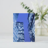 オフィスの建物・ウィンドウの焦点を外した上向き表示 ポストカード (スタンド正面)