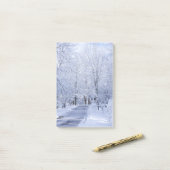 オフィスはノートの冬の雪の運命の運命に注意します ポストイット (デスク上)