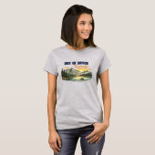 オフィスを脱出して永遠に 山と釣りのデザイン Tシャツ (正面フル)