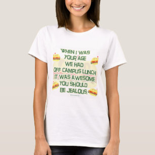 オフキャンパスのランチ 懐かしいティーンのユーモアアート Tシャツ