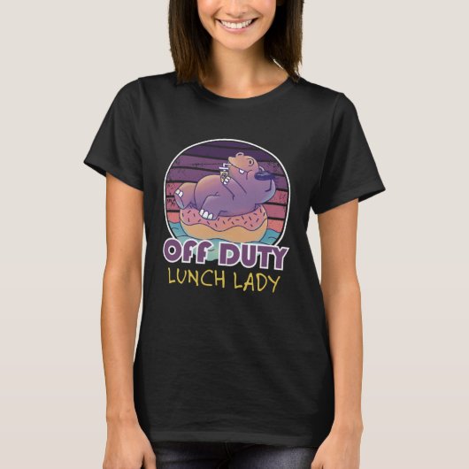 オフデューティの給食のおばさん同僚 Tシャツ (正面)