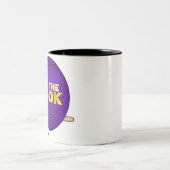 オフフックの状態のかぎ針編みヤーンのマグ ツートーンマグカップ (中央)