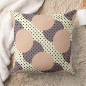 オフホワイトにピンクの紫の黒をドット クッション (ブランケット)