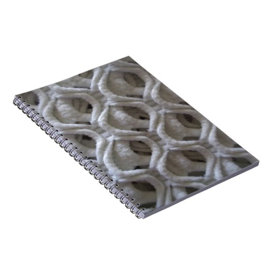 オフホワイトのクロシェ生地の外観 ノートブック (右側)