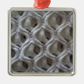 オフホワイトのクロシェ生地の外観 メタルオーナメント (正面)