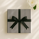 オフホワイト、ダークグレーエレガントストライプの ラッピングペーパー