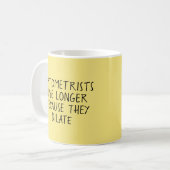 オプトマイトリストは長いパンを生きる – Mag-A-Tude Coffee M コーヒーマグカップ (正面左)