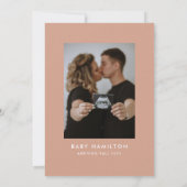 オベビースクリプトテラコッタ写真ベビーシャワー 招待状 (裏面)