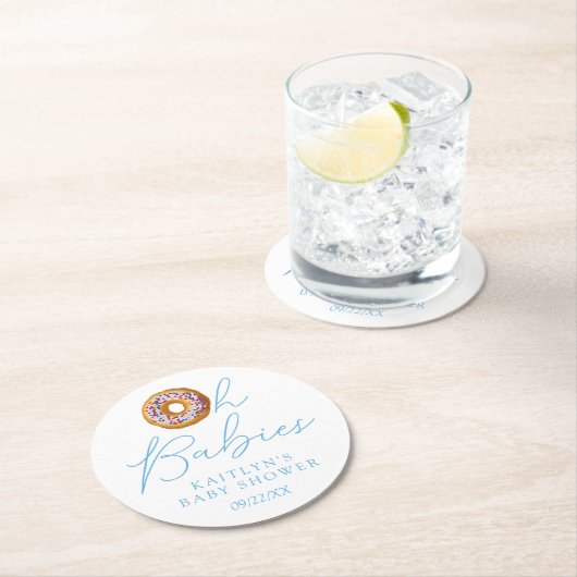 オベビーズドーナツ散水双子の少年の赤ちゃんシャワー ラウンドペーパーコースター (インサイチュ)