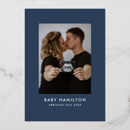 オベビーネイビーと金ゴールドスクリプト写真ベビーシャワー 箔招待状 (裏面)