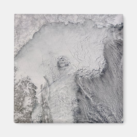 オホーツク海の氷雲通り マグネット (正面)