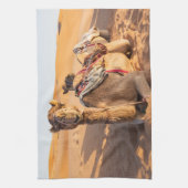 オマーンおもしろいワヒバ砂漠のラクダ キッチンタオル (縦)