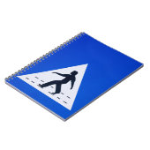 オマーン歩行者横断標識 – Muscat, Oman ノートブック (左側)