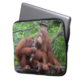 オランウタンシンガポール動物園で朝食 ラップトップスリーブ (正面左)