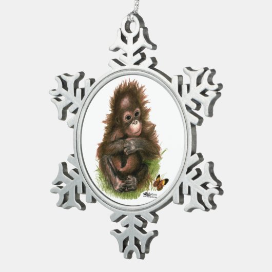 オランウタンベビーと蝶 スノーフレークピューターオーナメント (右)