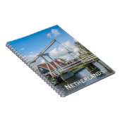 オランダで木製の橋を持ち上げるオランダ ノートブック (右側)