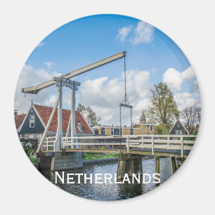 オランダで木製の橋を持ち上げるオランダ マグネット