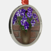 オランダのクロッグと紫の青の白い紫の壁 メタルオーナメント (右)